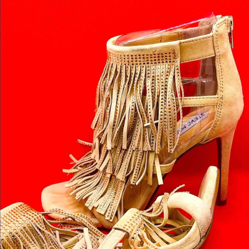 👠Dazzle and Shine in Steve Madden Heels!👠